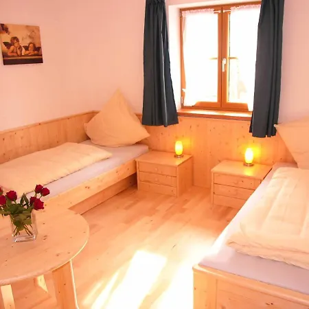 Gaestehaus Weissenbauer * لينغريس